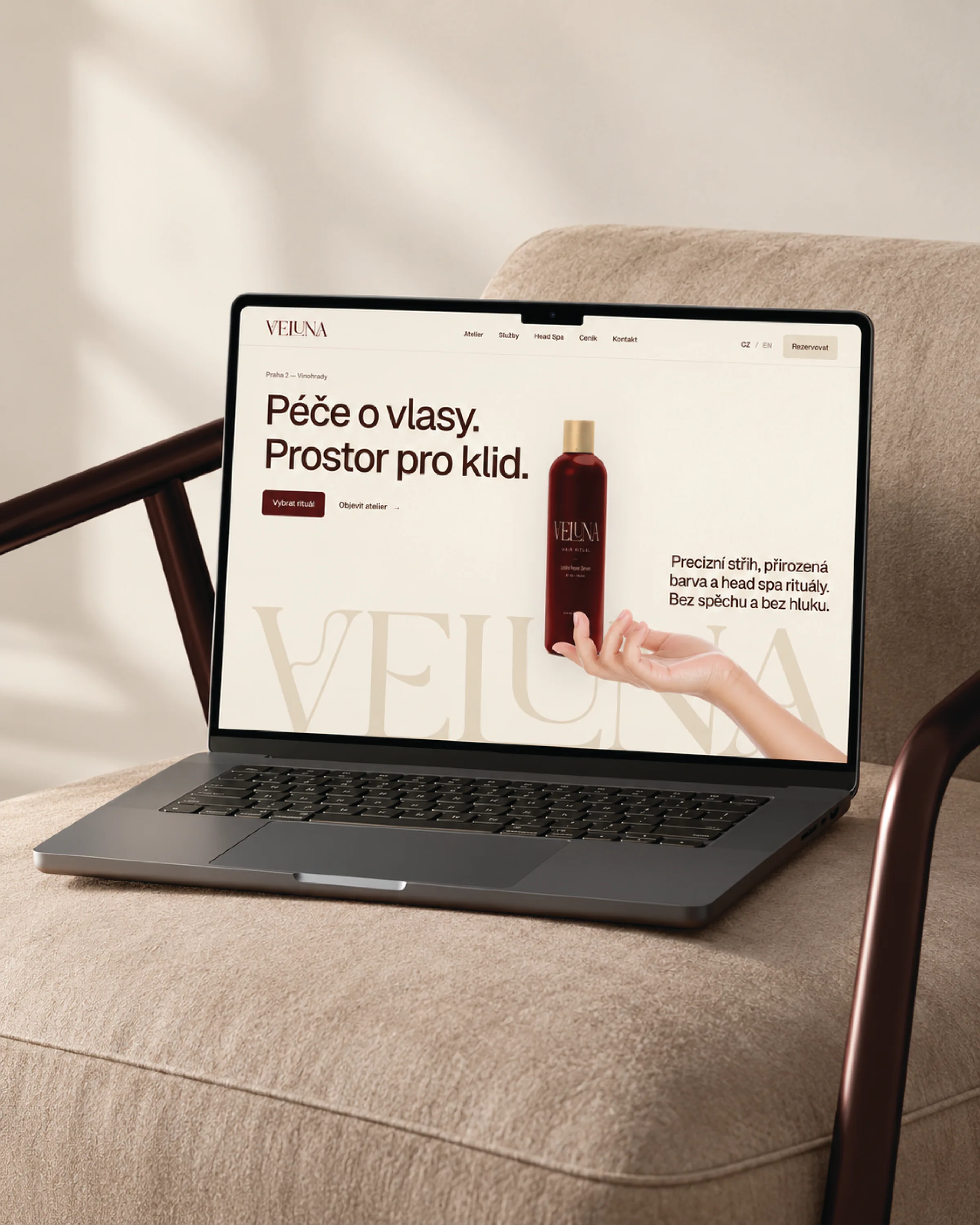 Web VELUNA na notebooku